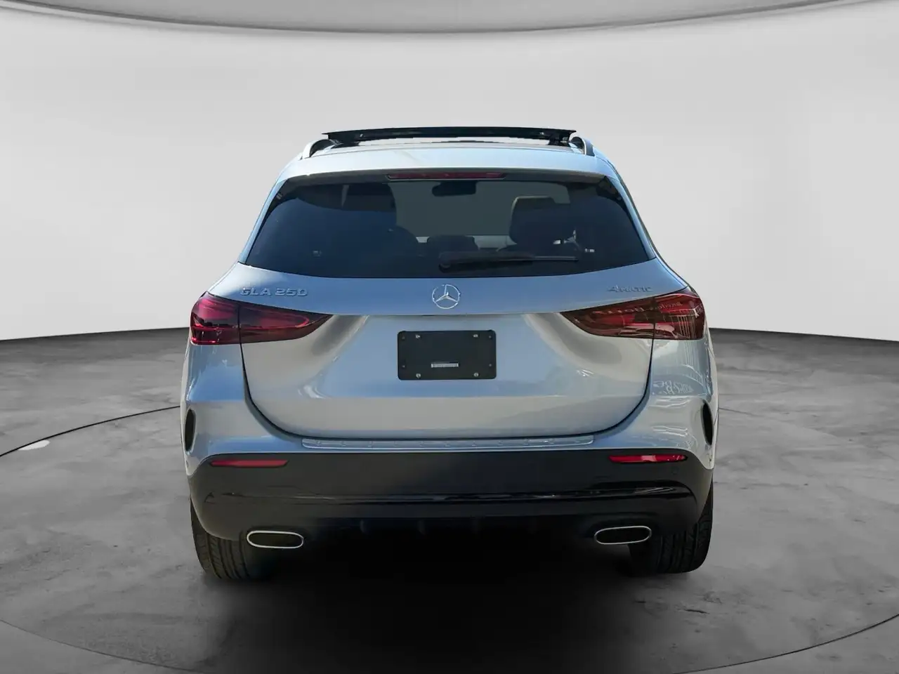 Mercedes-Benz GLA снимка Mercedes-Benz GLA