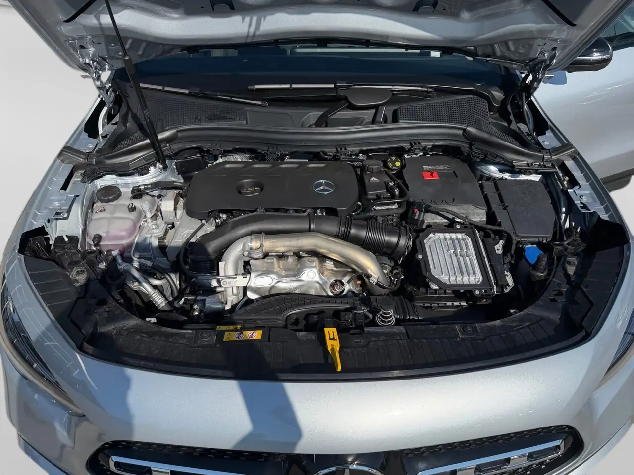 Mercedes-Benz GLA снимка Mercedes-Benz GLA