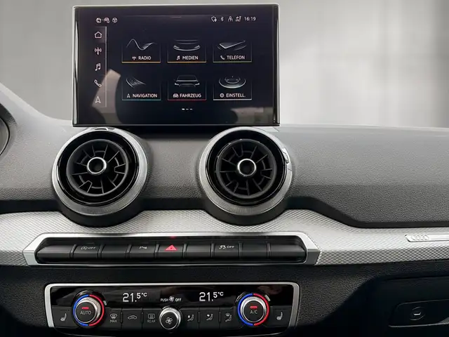 Audi Q2 view 10