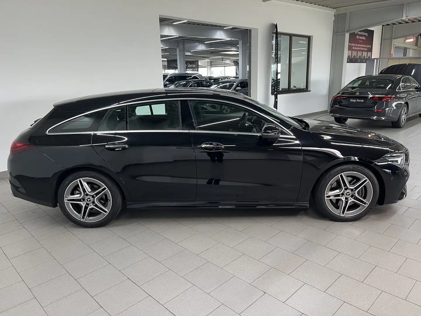 Mercedes-Benz CLA 200 FACELIFT+AMG+PANO+AHK+KEY+KAM+18"AMG Negro - 2