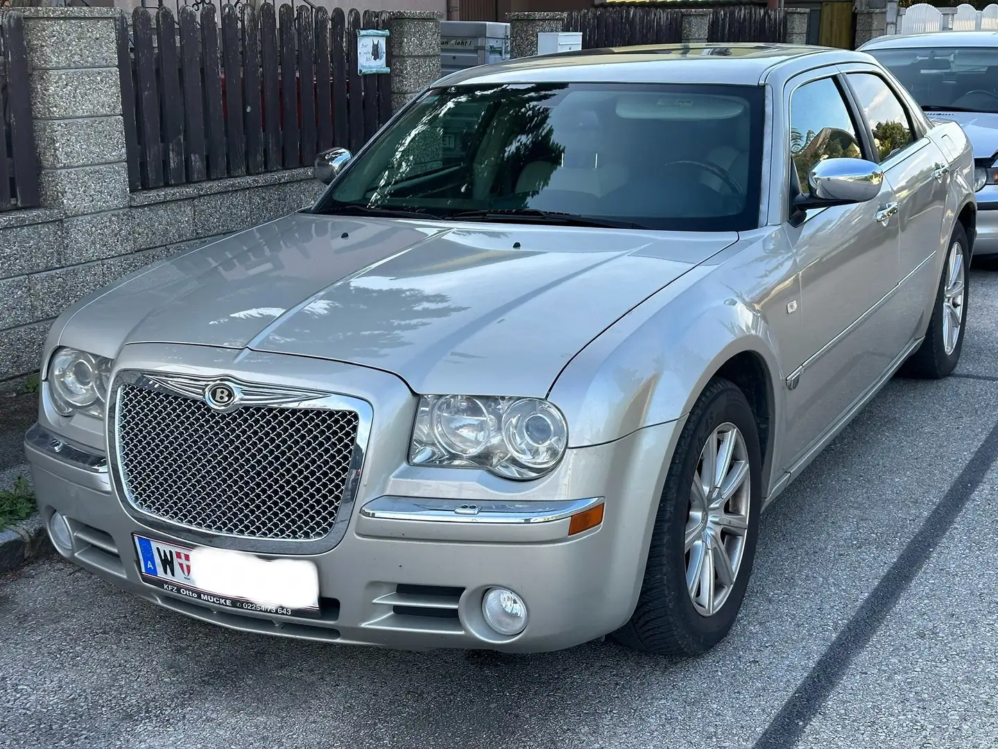 Chrysler 300C 300 C 3,0 V6 CRD Executive Aut. Executive Золотий - 2