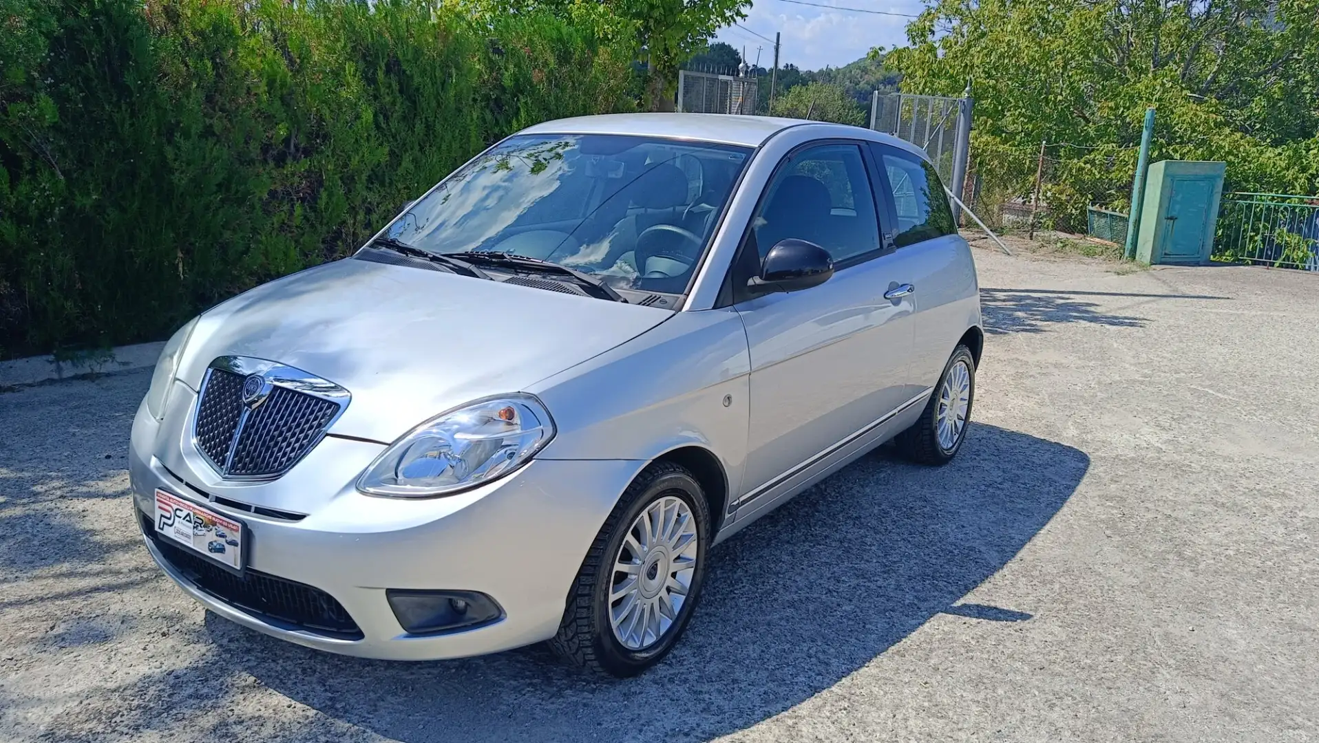 Lancia Ypsilon 1.3 MJT 75 CV Unyca Grau - 1
