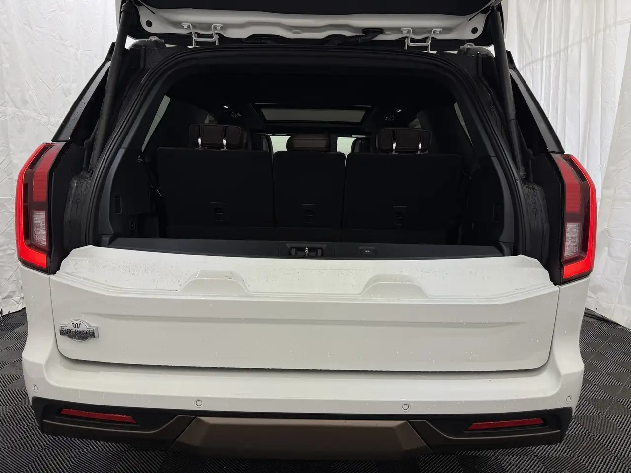 Ford Expedition снимка Ford Expedition