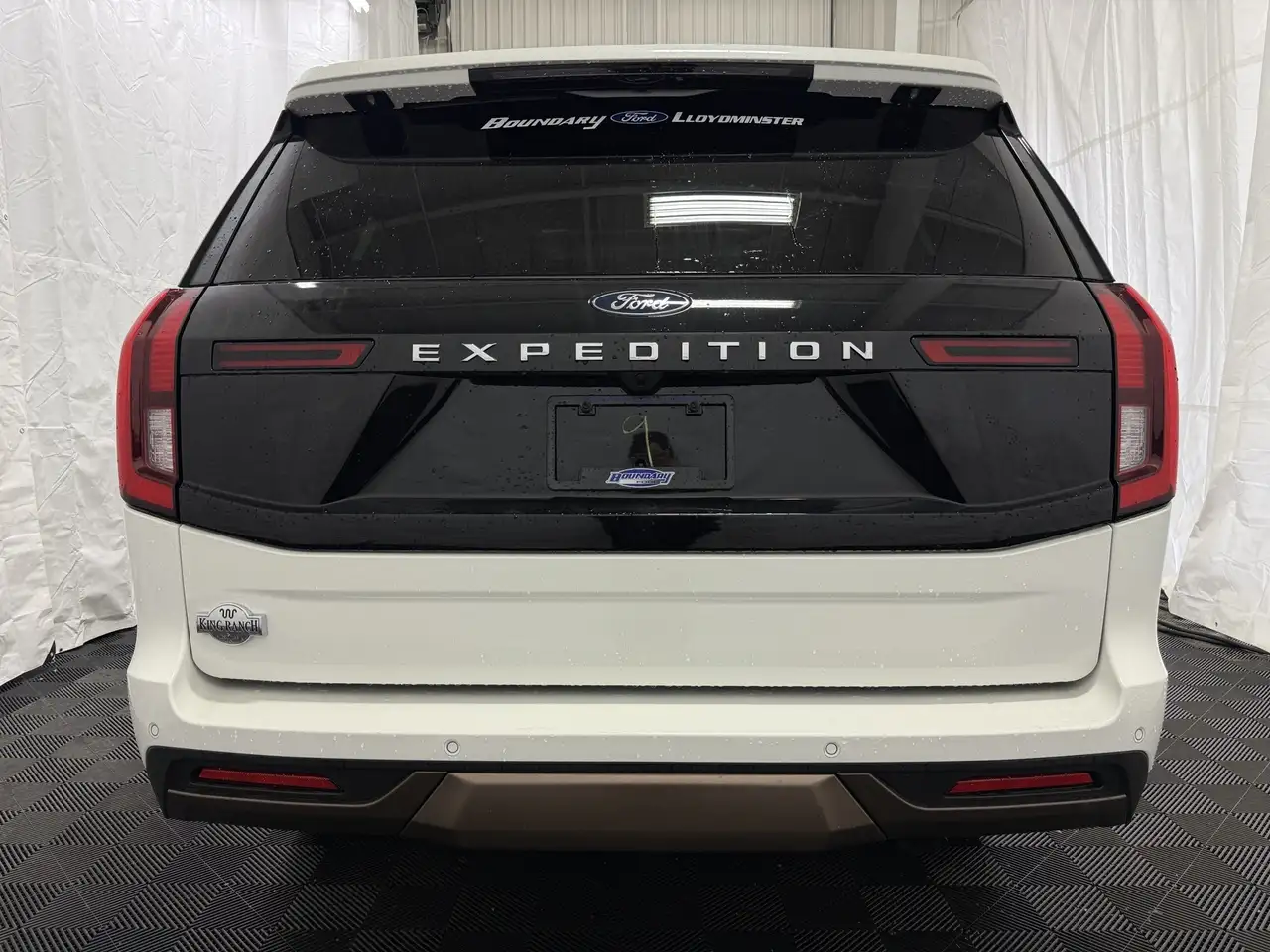 Ford Expedition снимка Ford Expedition