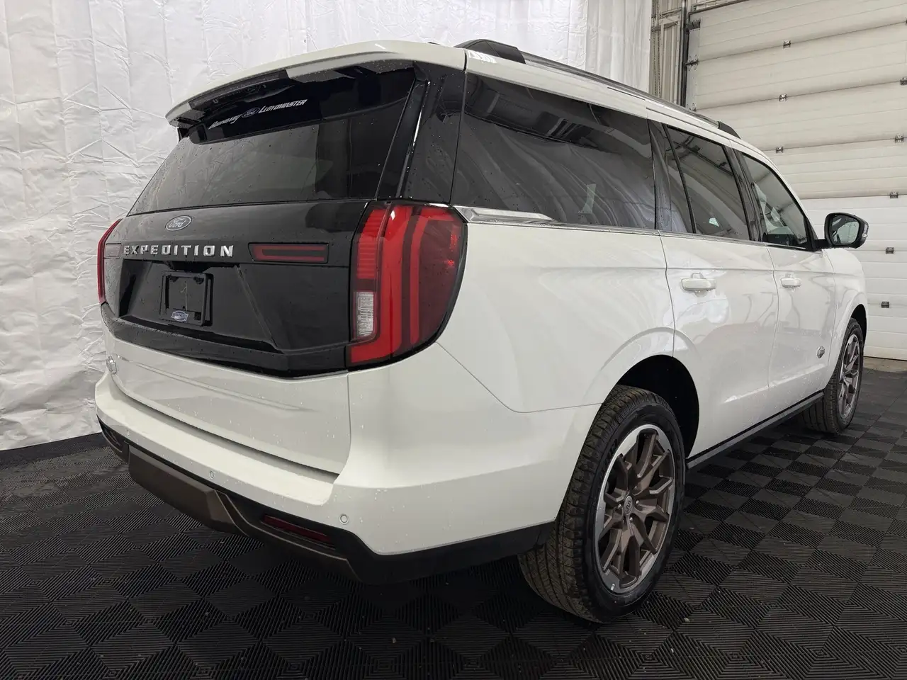 Ford Expedition снимка Ford Expedition