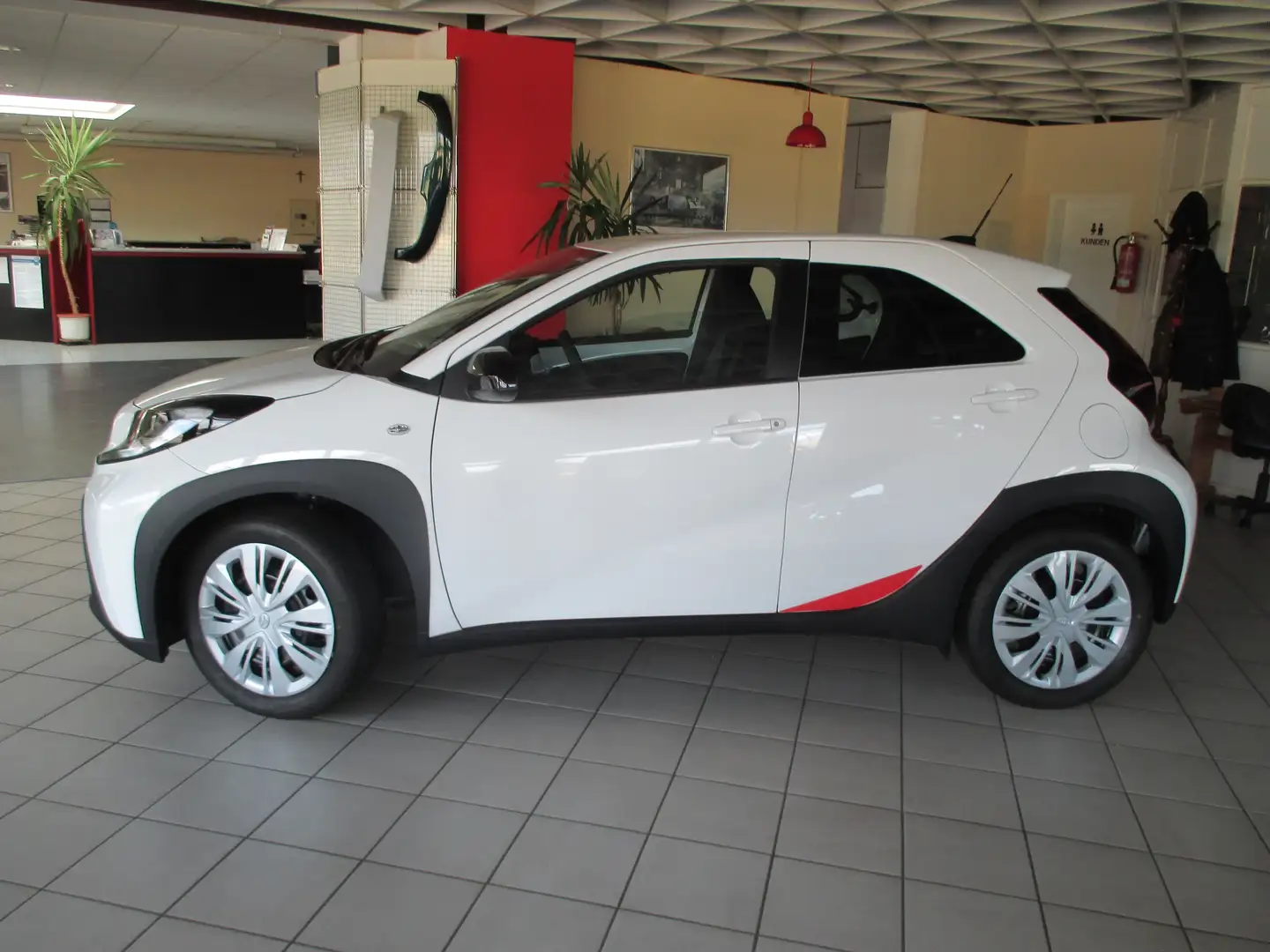 Toyota Aygo X "Play" 5-T. mit Rückfahrkamera, Touch Blanc - 1