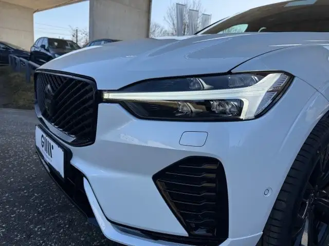 Volvo XC60 Black Edition Ultra, T6 eAWD Plug-in Hybrid, Elektrisch Ansicht 12