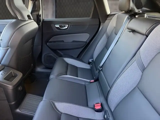 Volvo XC60 Black Edition Ultra, T6 eAWD Plug-in Hybrid, Elektrisch Ansicht 9