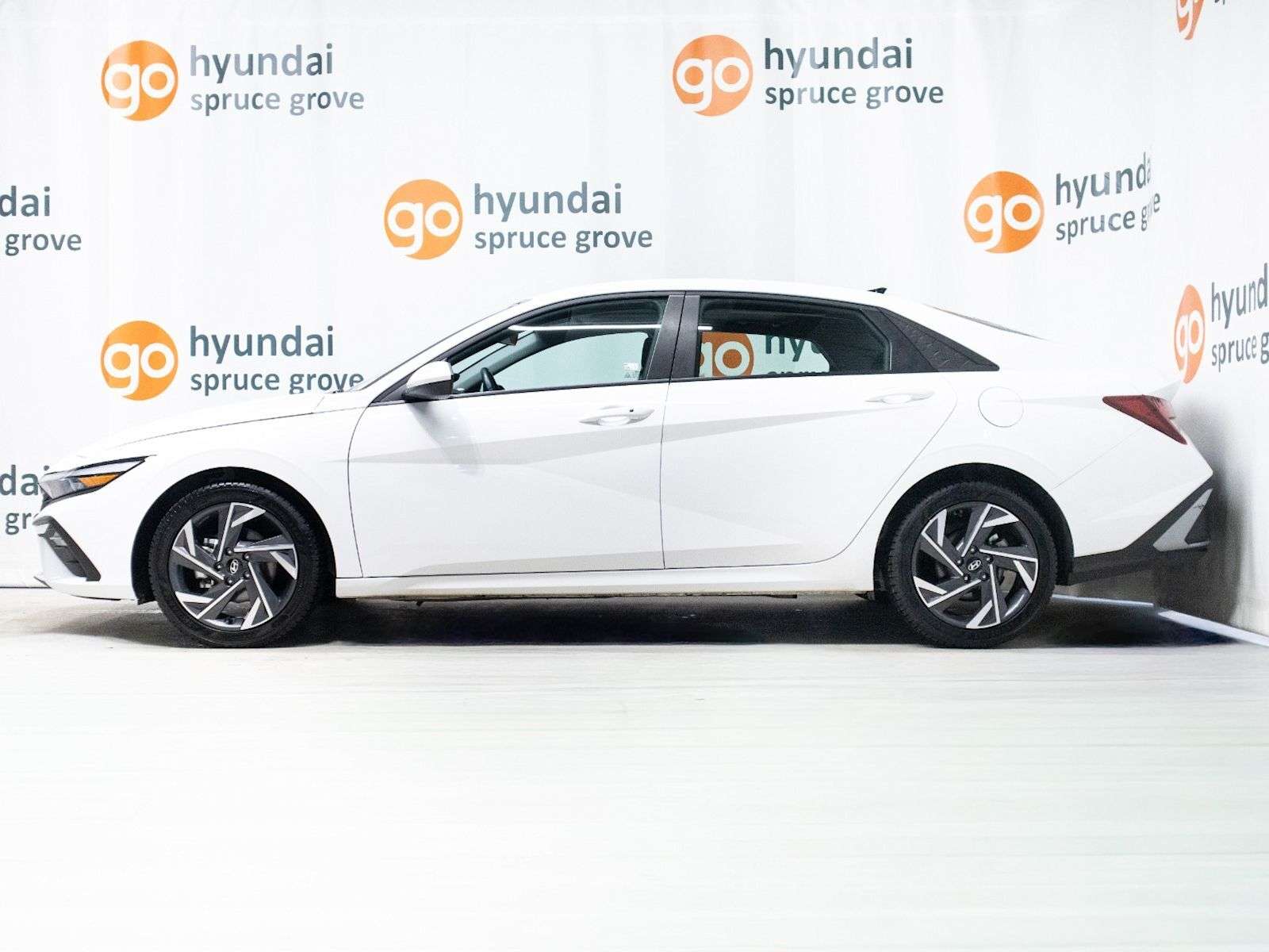 2025 Hyundai Elantra Preferred: Sunroof, Heated Seats, Apple CarPlay, N — снимка 1