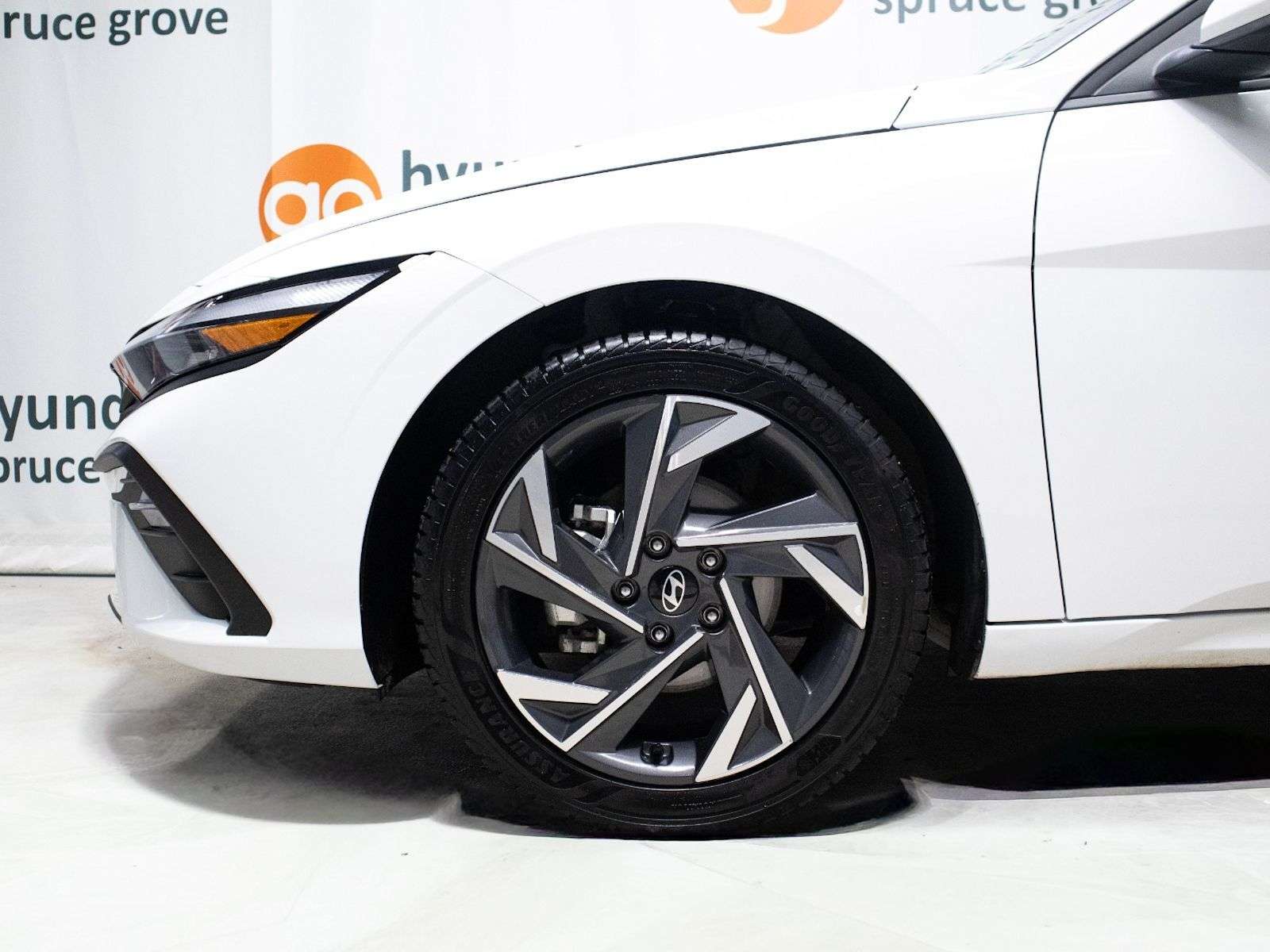 2025 Hyundai Elantra Preferred: Sunroof, Heated Seats, Apple CarPlay, N — снимка 1