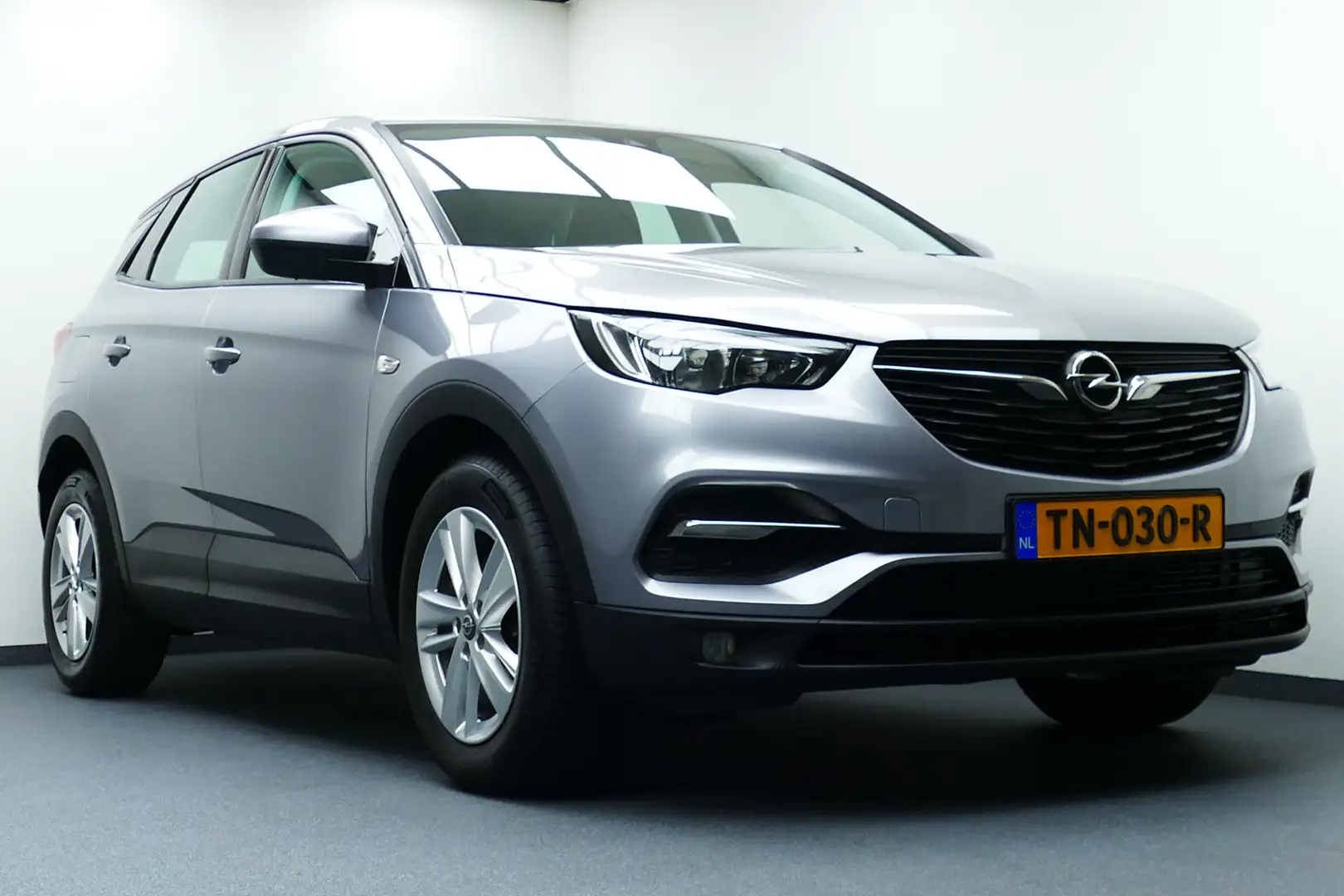 Opel Grandland X 1.2 130Pk Turbo Business Executive. Navi, Clima, C Grijs - 2