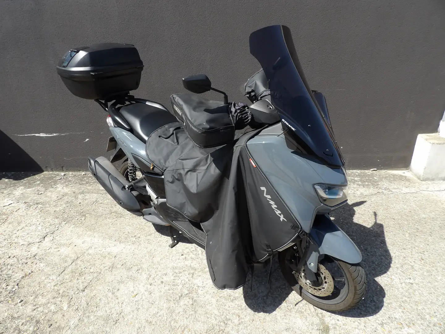 Yamaha NMAX Gris - 1
