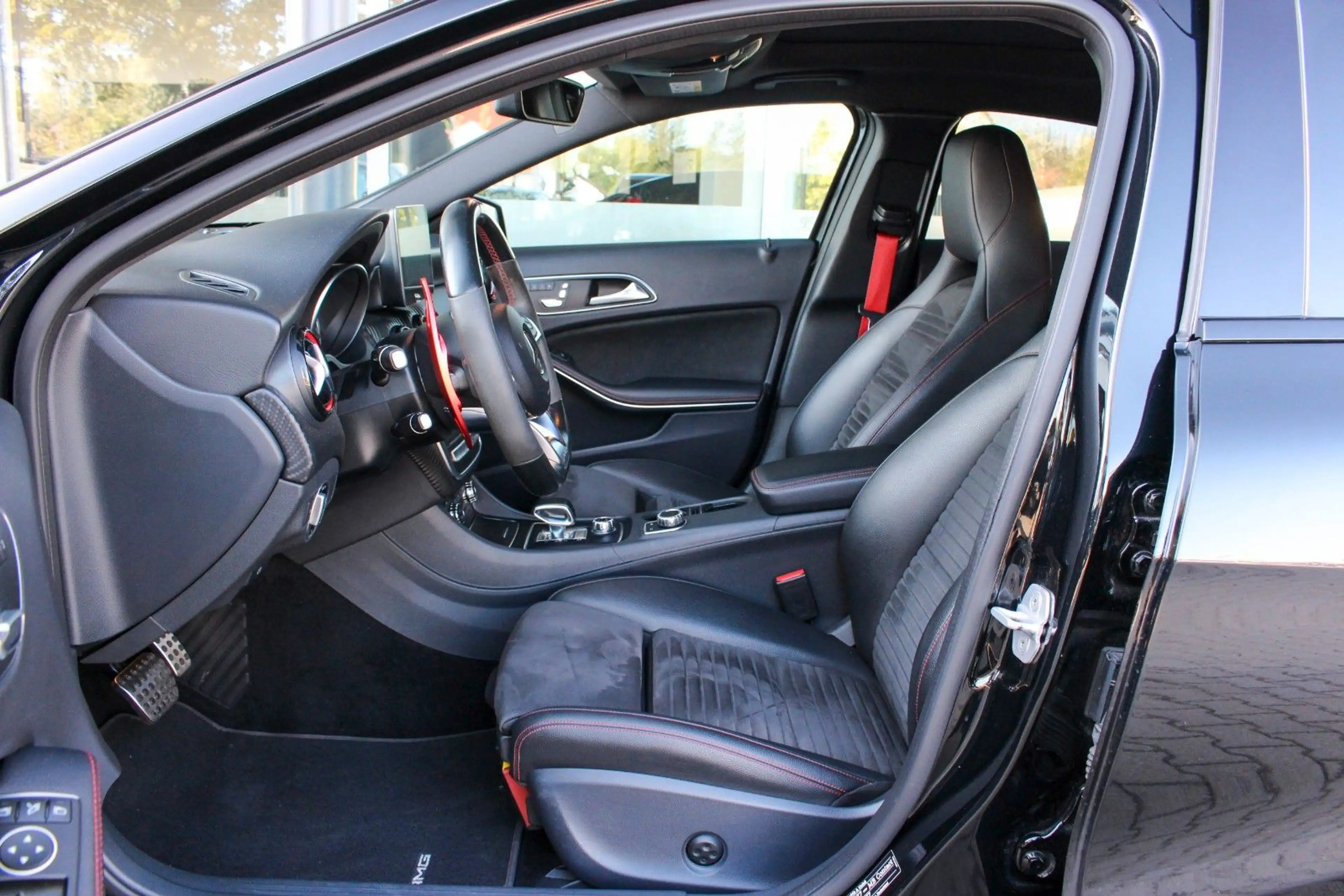 Mercedes-Benz A 45 AMG / PANO / DYNAMIC PLUS / AERO / H&K — photo 10