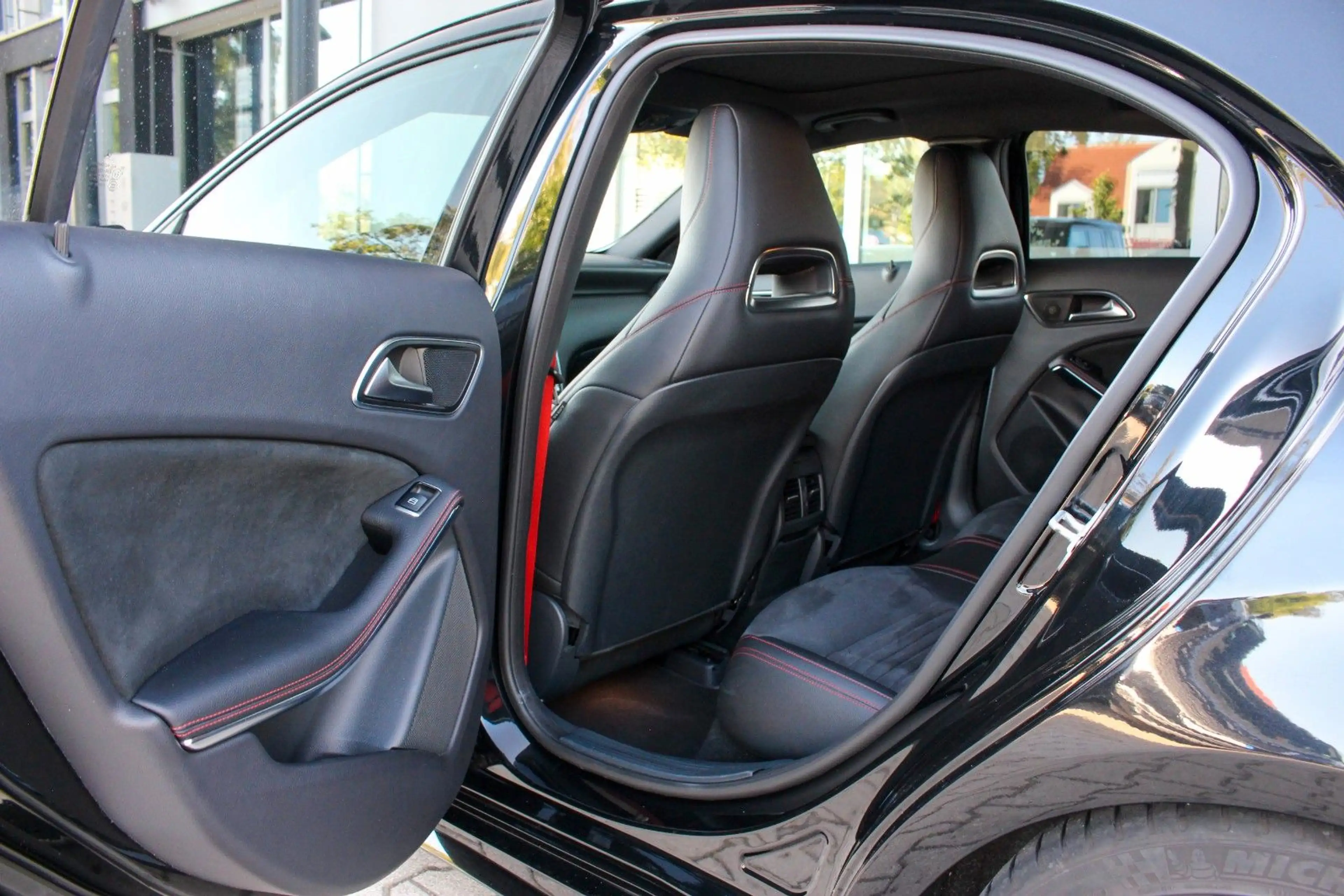Mercedes-Benz A 45 AMG / PANO / DYNAMIC PLUS / AERO / H&K — photo 13