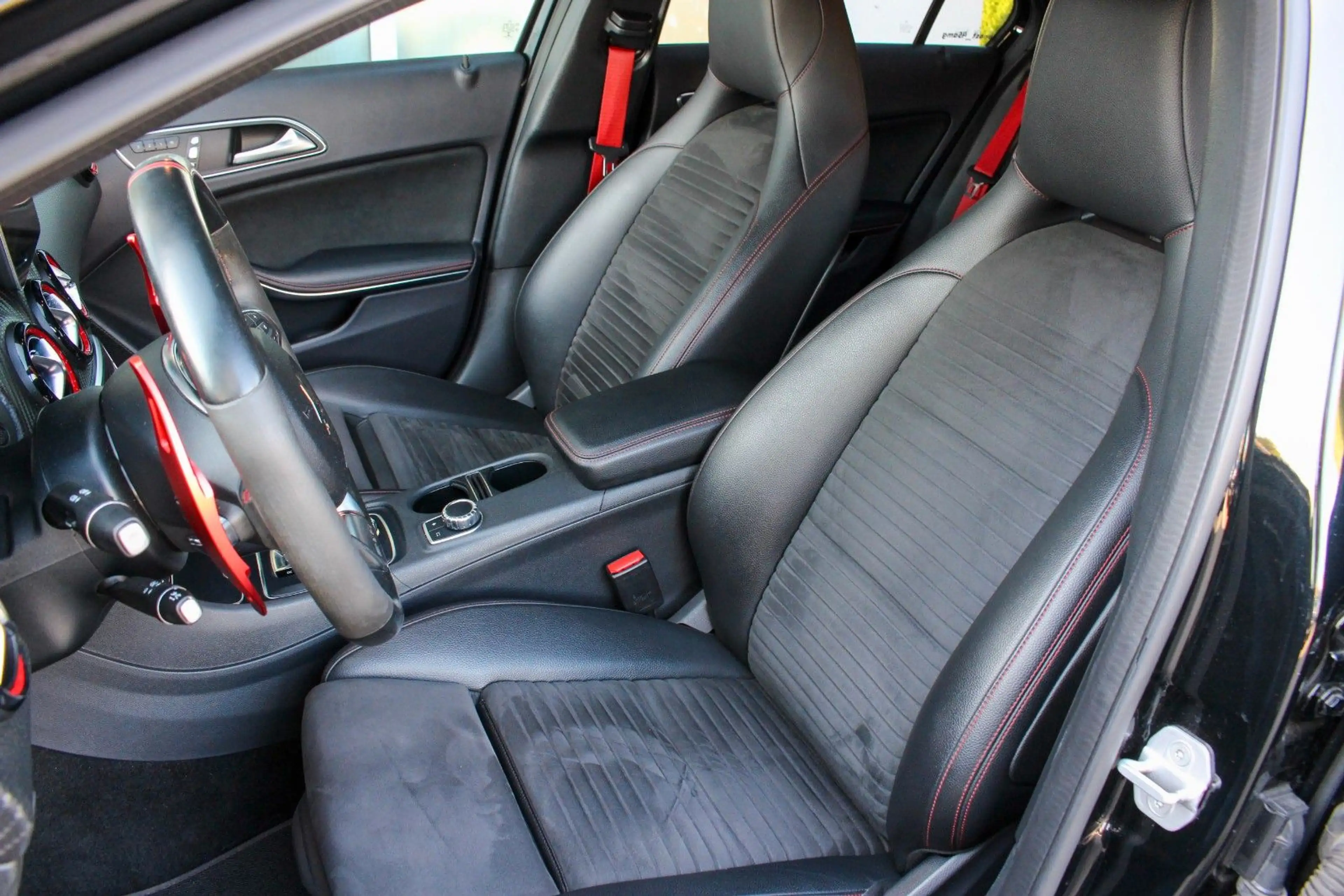 Mercedes-Benz A 45 AMG / PANO / DYNAMIC PLUS / AERO / H&K — photo 11