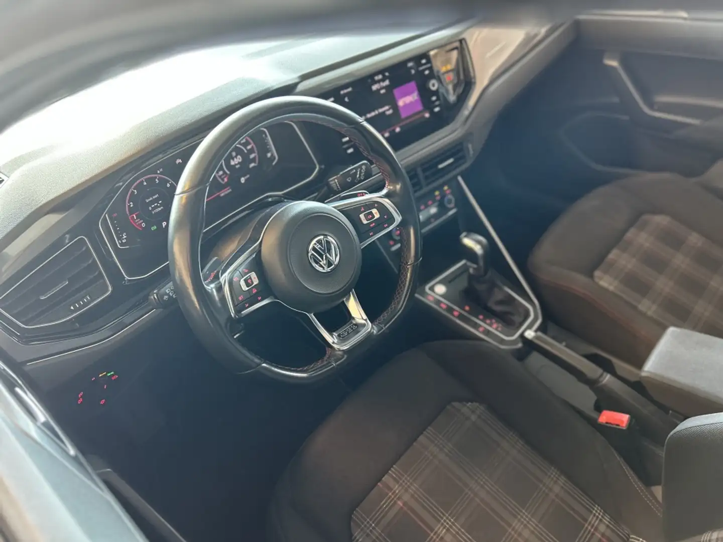 Volkswagen Polo GTI 2.0 TSI VIRTUAL PANO ACC KEYLESS Zwart - 2