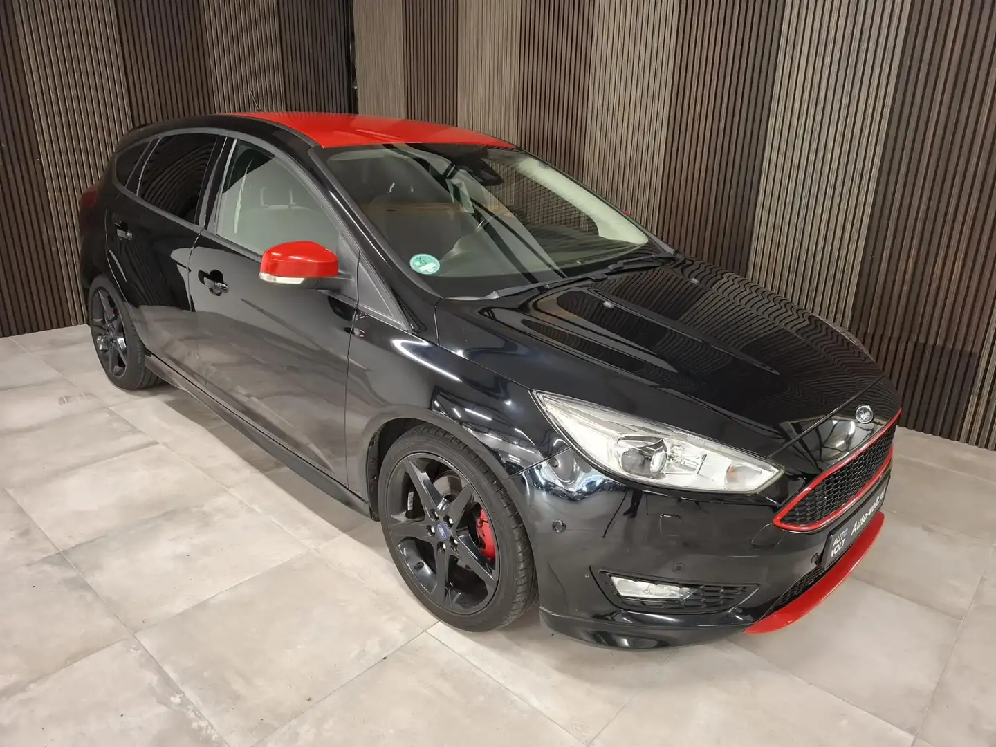 Ford Focus 1.5 Red Edition Schwarz - 1