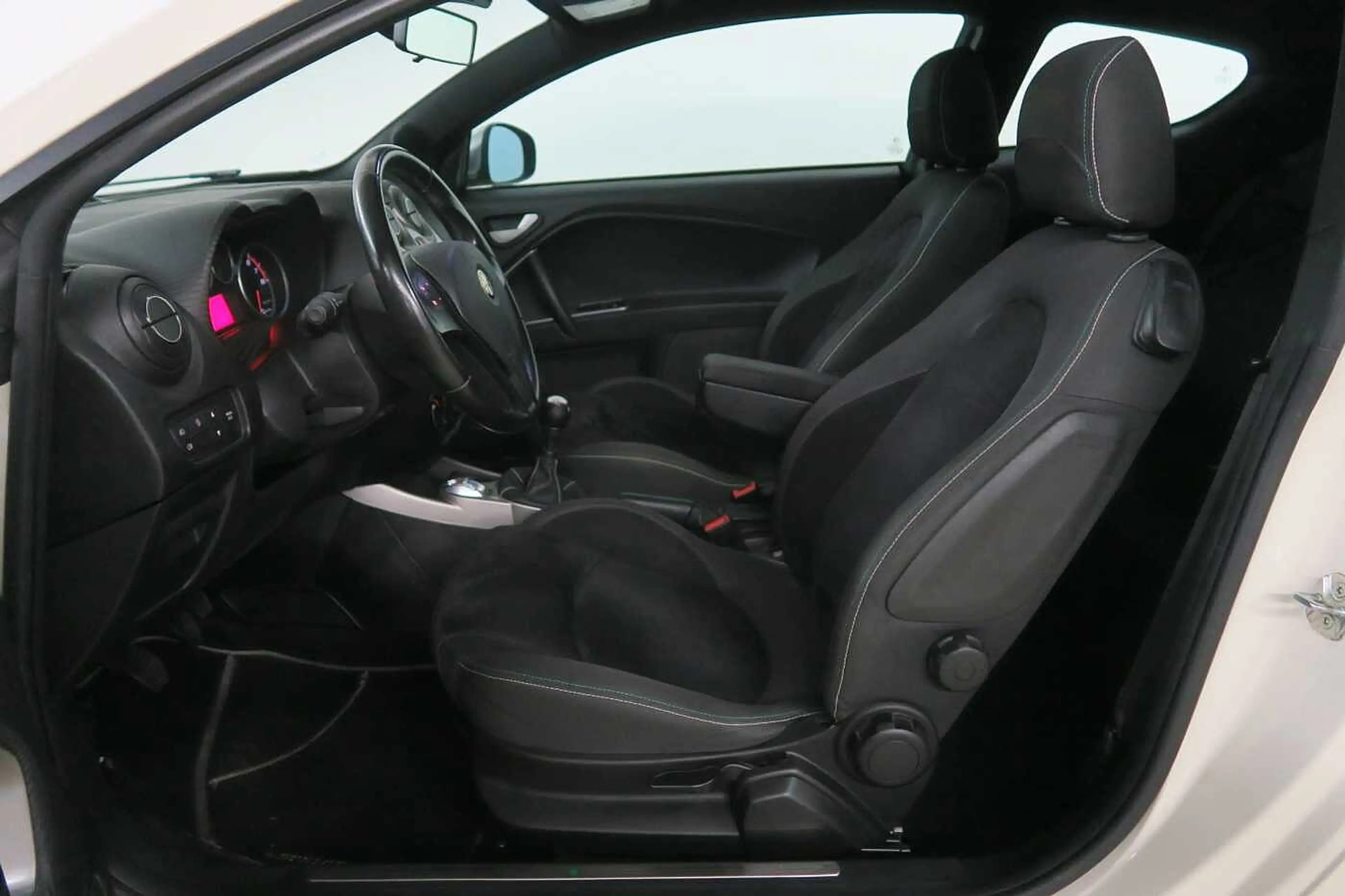 Alfa Romeo MiTo 1.4 16V MultiAir Quadrifoglio Verde — photo 9