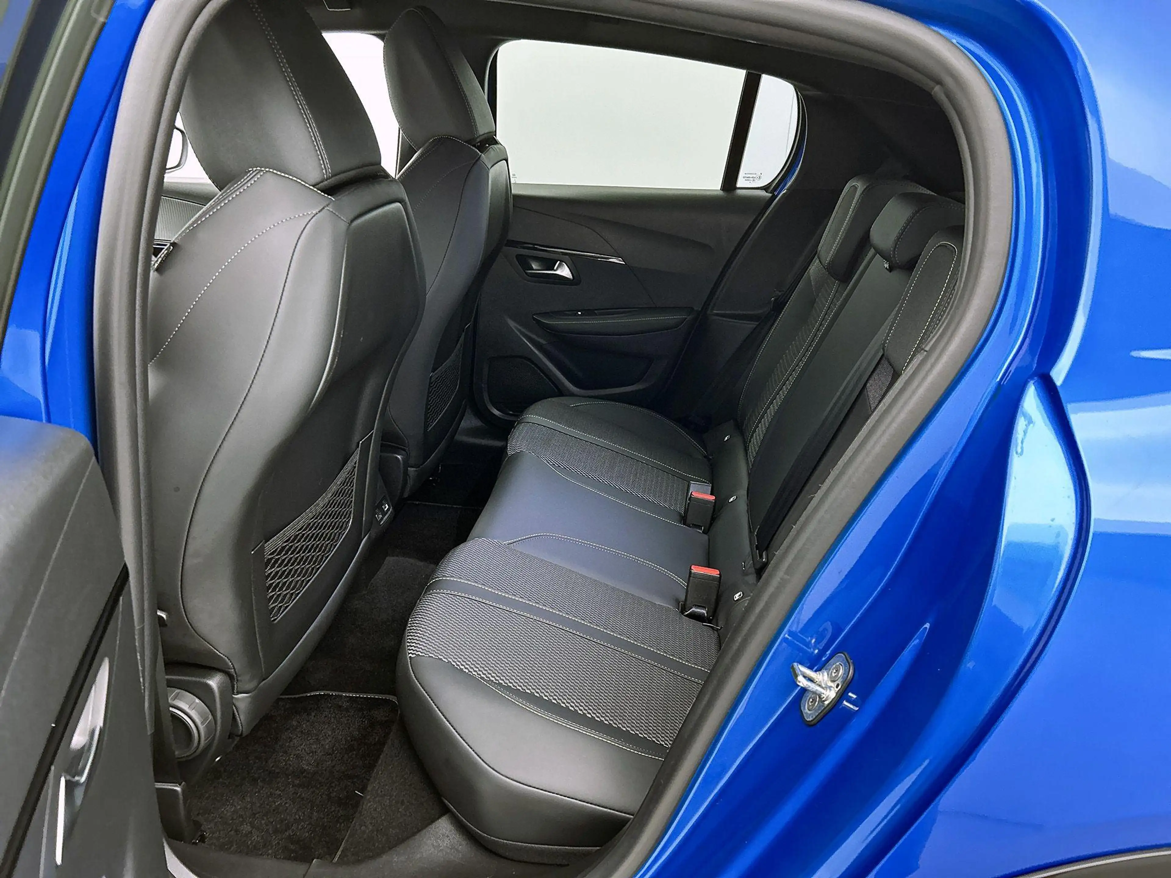Peugeot 208 GT Hybrid 145pk Automaat | Navigatie | 360° Camera — photo 15