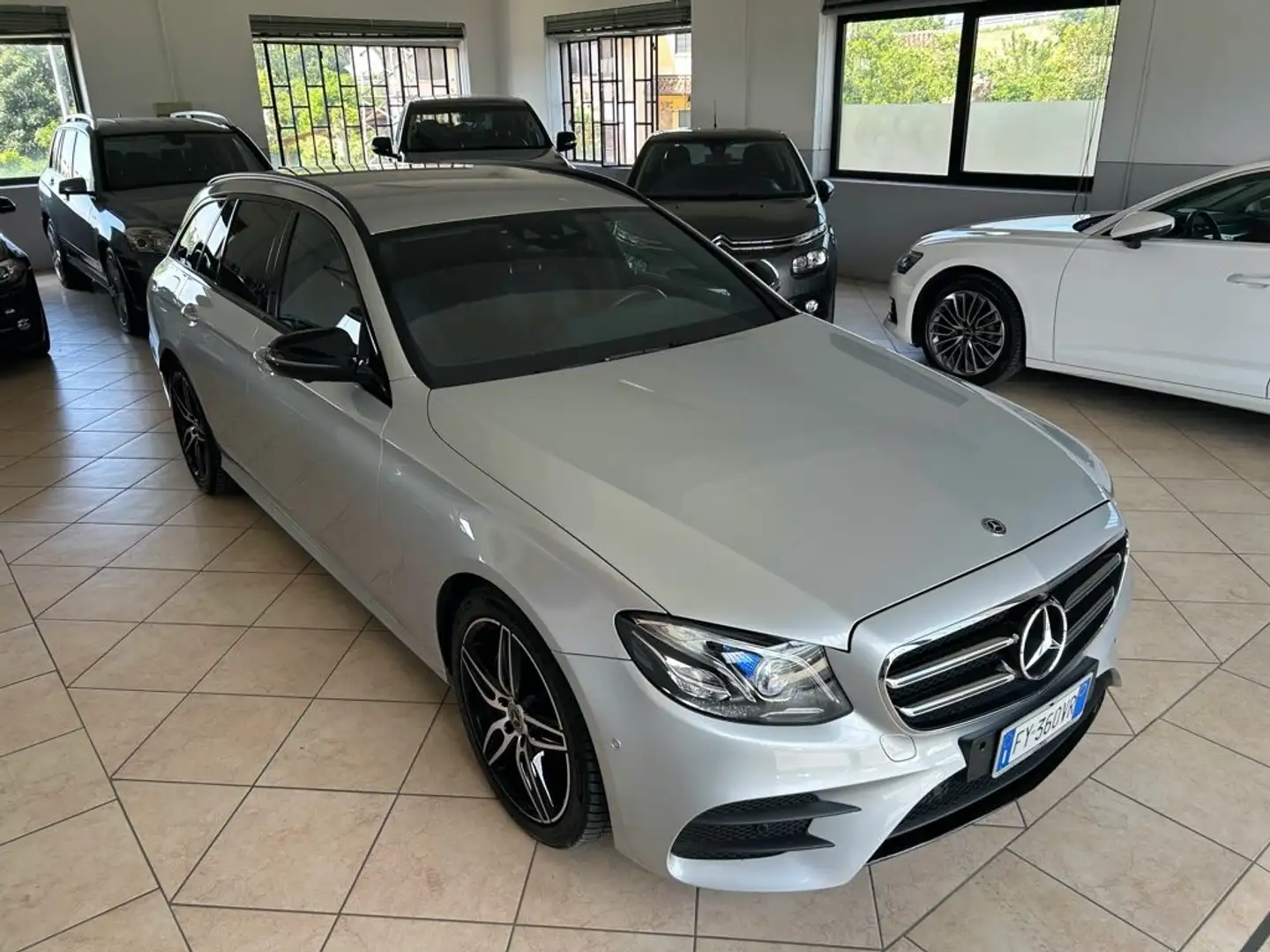 Mercedes-Benz E 220 d S.W. 4Matic Auto Premium Argento - 2
