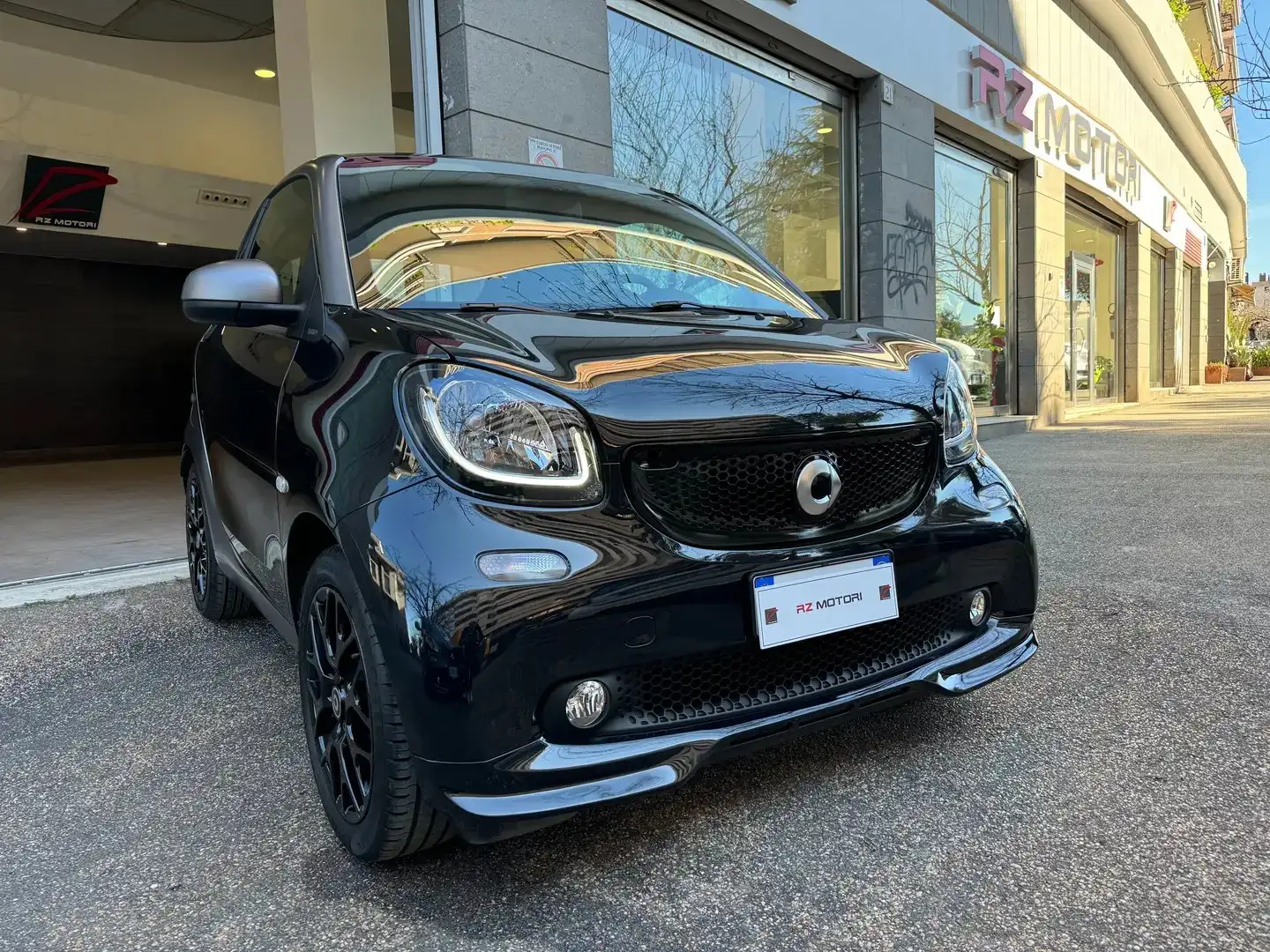 smart forTwo 1.0 Superpassion 71cv twinamic+NAVI+LED-ITALIANA Schwarz - 1