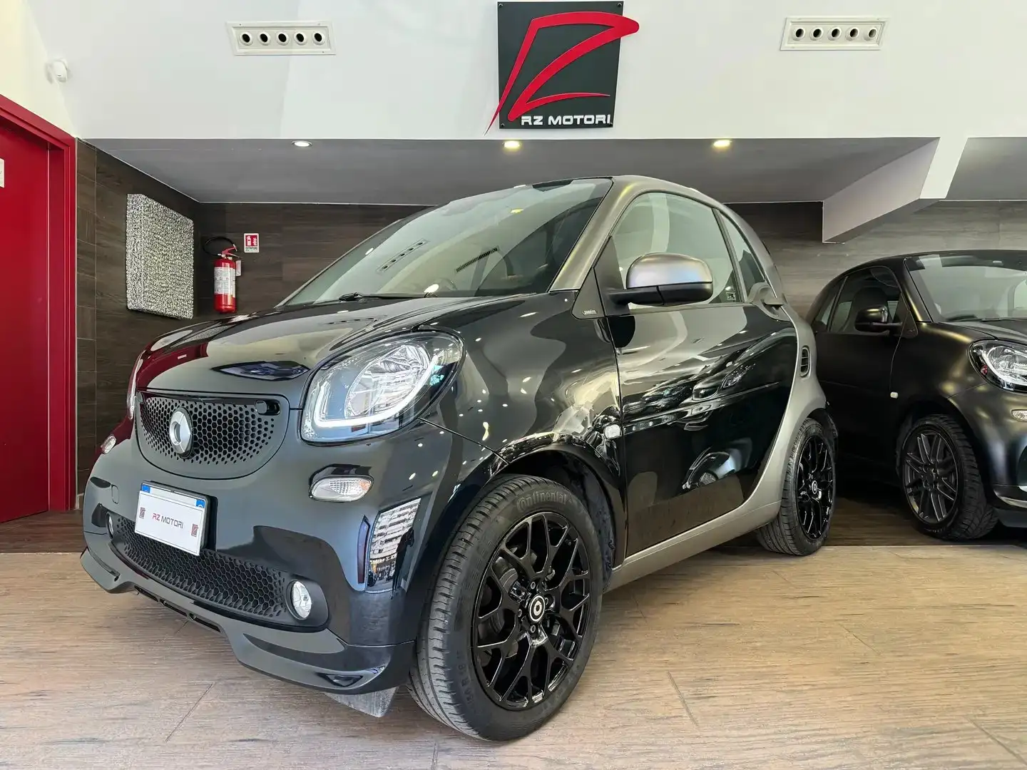 smart forTwo 1.0 Superpassion 71cv twinamic+NAVI+LED-ITALIANA Schwarz - 2