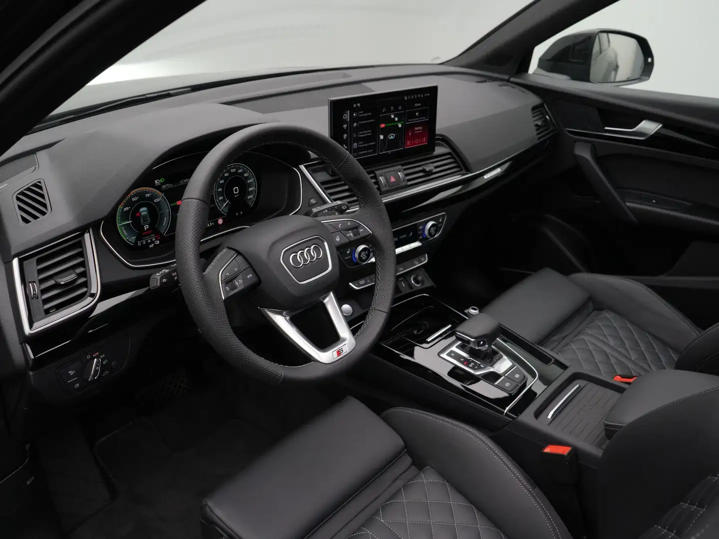 Audi Q5 55 TFSI e 367 pk S-tronic quattro S edition Compet Grijs - 2