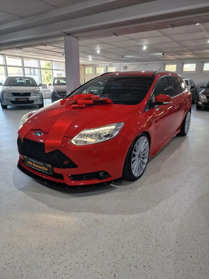 Ford Focus Turnier ST Tuning bei Beast Factory  340PS Rot - 1