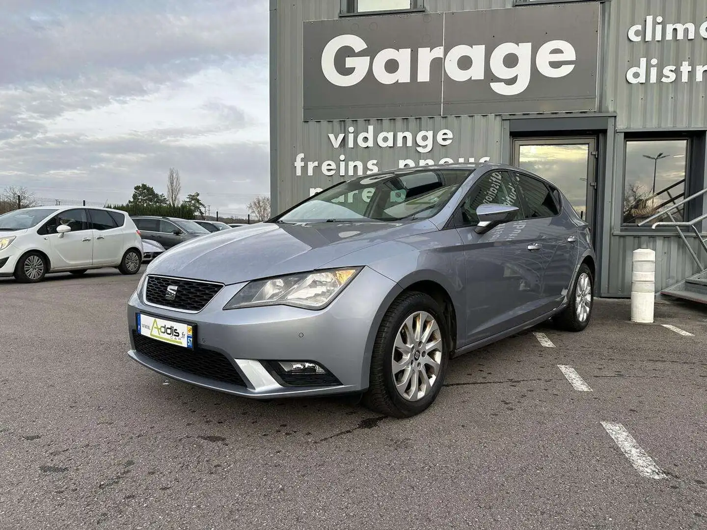 SEAT Leon 1.6 TDI 110 CV S\u0026S CONNECT BLUETOOTH Gris - 1