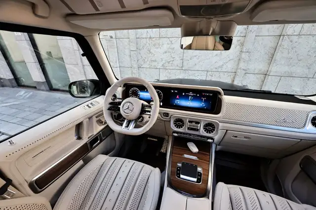 Mercedes-Benz G-Class view 24