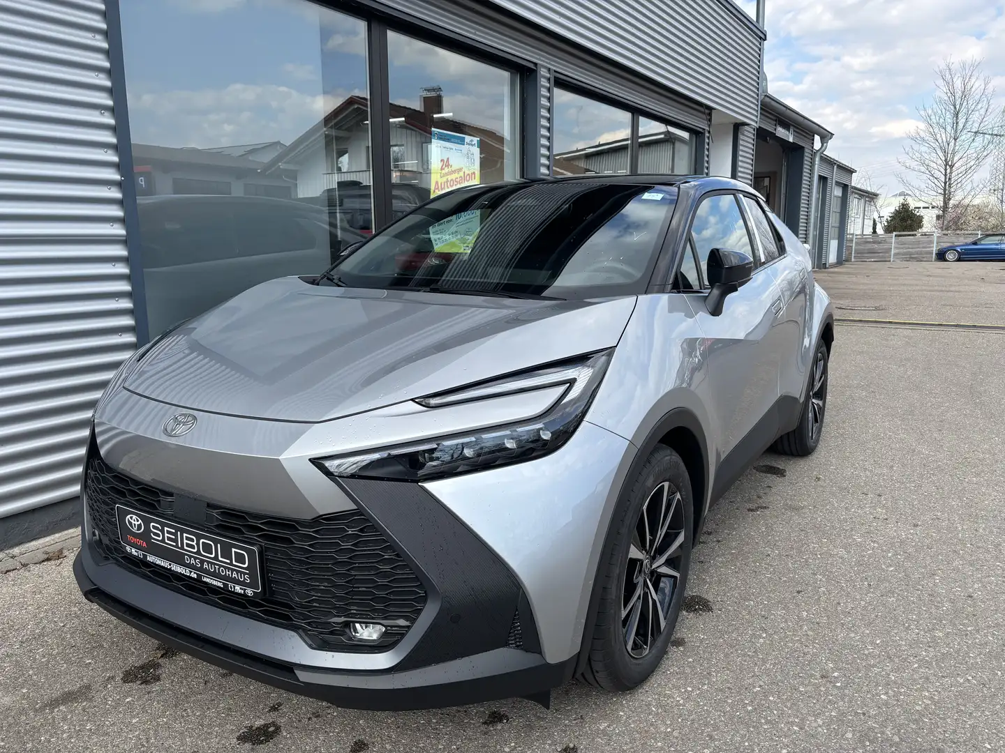 Toyota C-HR 1,8 l Hybrid 4x2 Teamplayer + Technik-Paket Zilver - 1