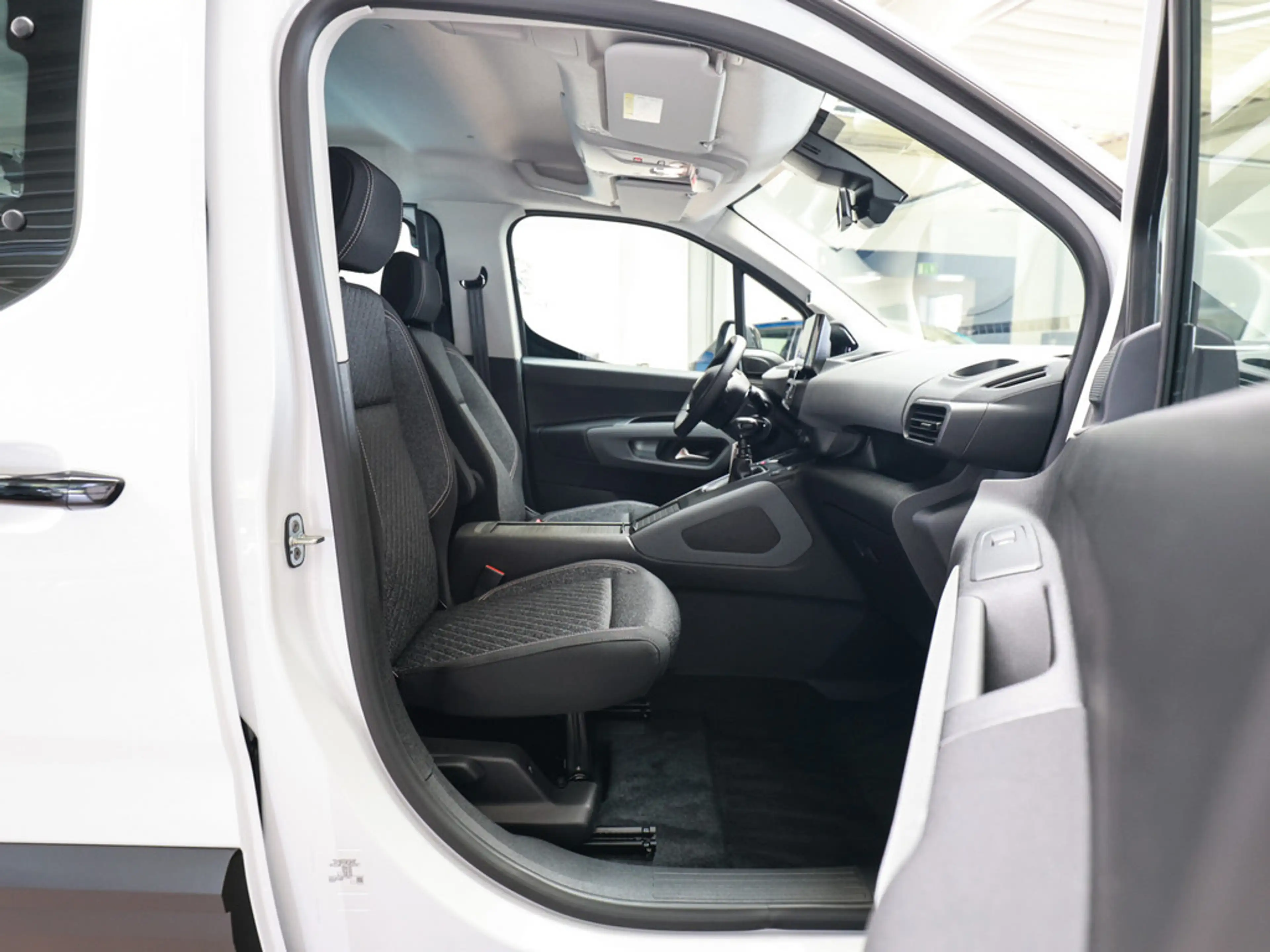 Peugeot Rifter L1 Allure Benziner 110 LED KAMERA SHZ — photo 4