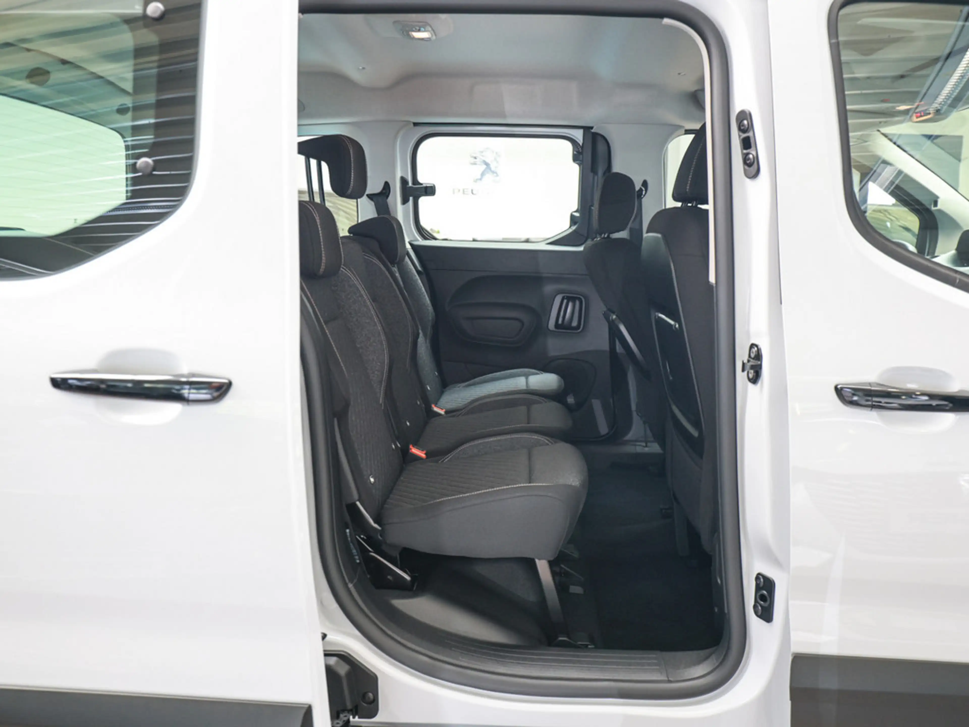 Peugeot Rifter L1 Allure Benziner 110 LED KAMERA SHZ — photo 6