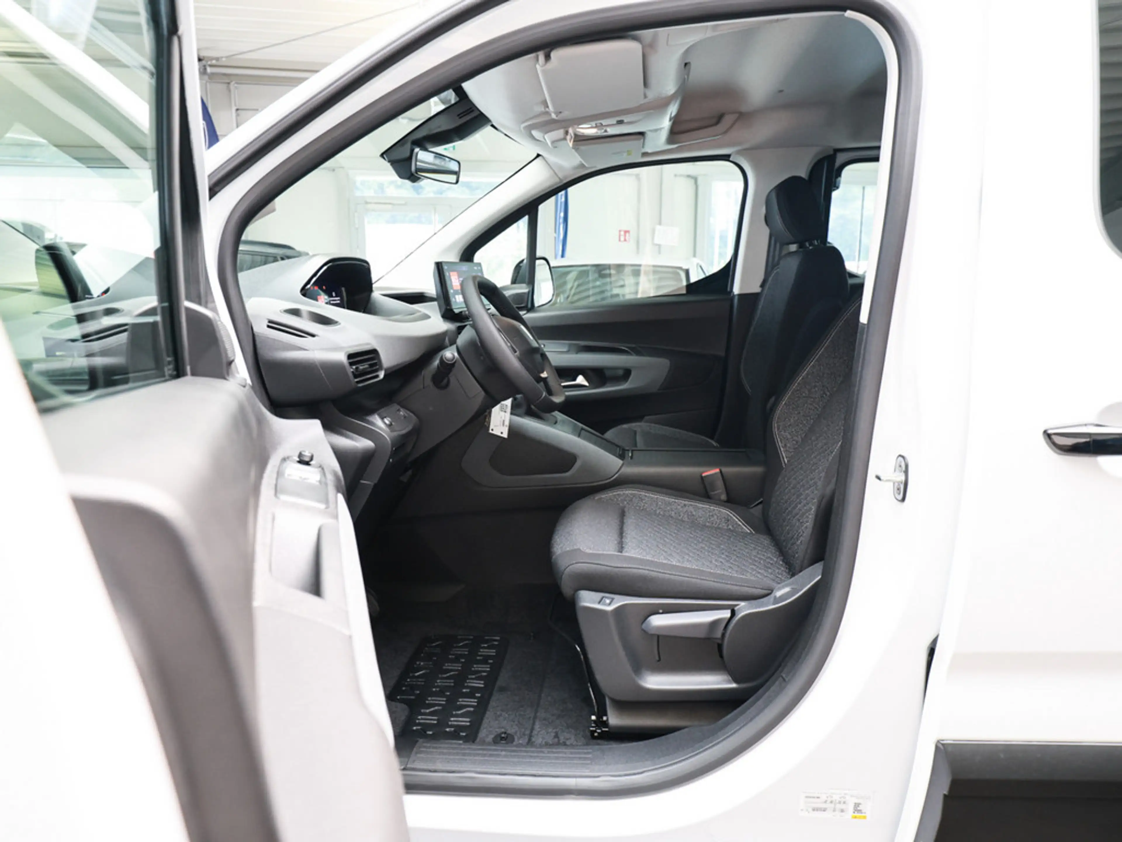 Peugeot Rifter L1 Allure Benziner 110 LED KAMERA SHZ — photo 11