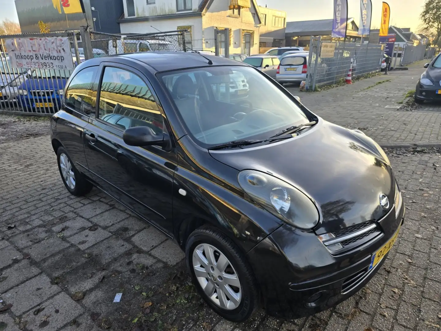Nissan Micra 1.2 Pure Zwart - 1