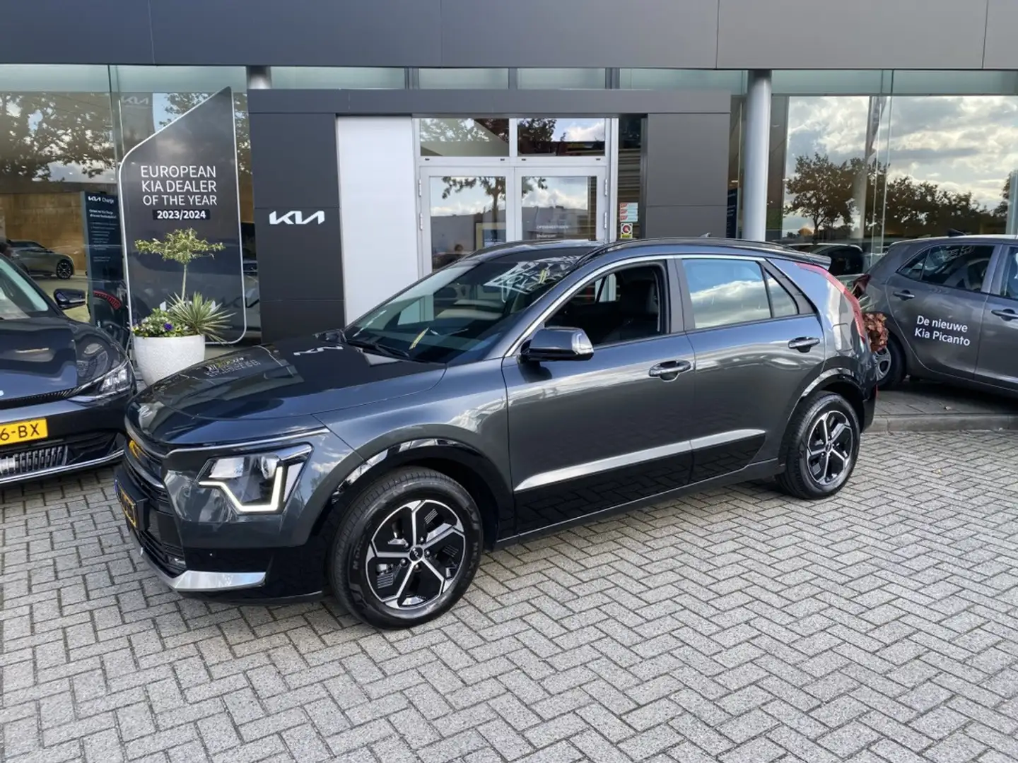 Kia Niro 1.6 GDi Hybrid DynamicLine Navi+Camera // PDC v+a Gris - 1