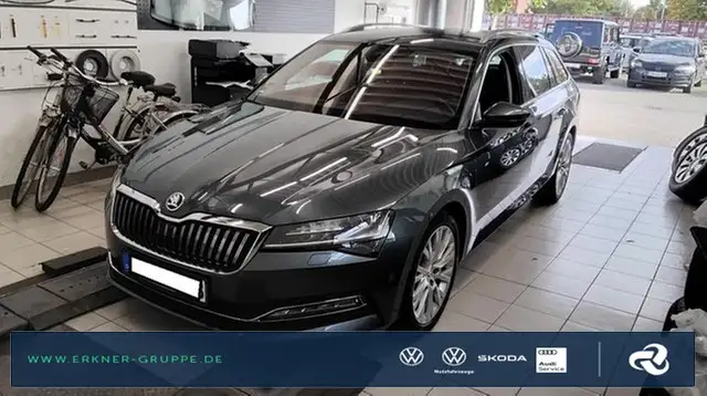 Skoda Superb Combi 2.0TDI DSG Style+FRONTSCHEIBE HEIZB.+NAVI...
