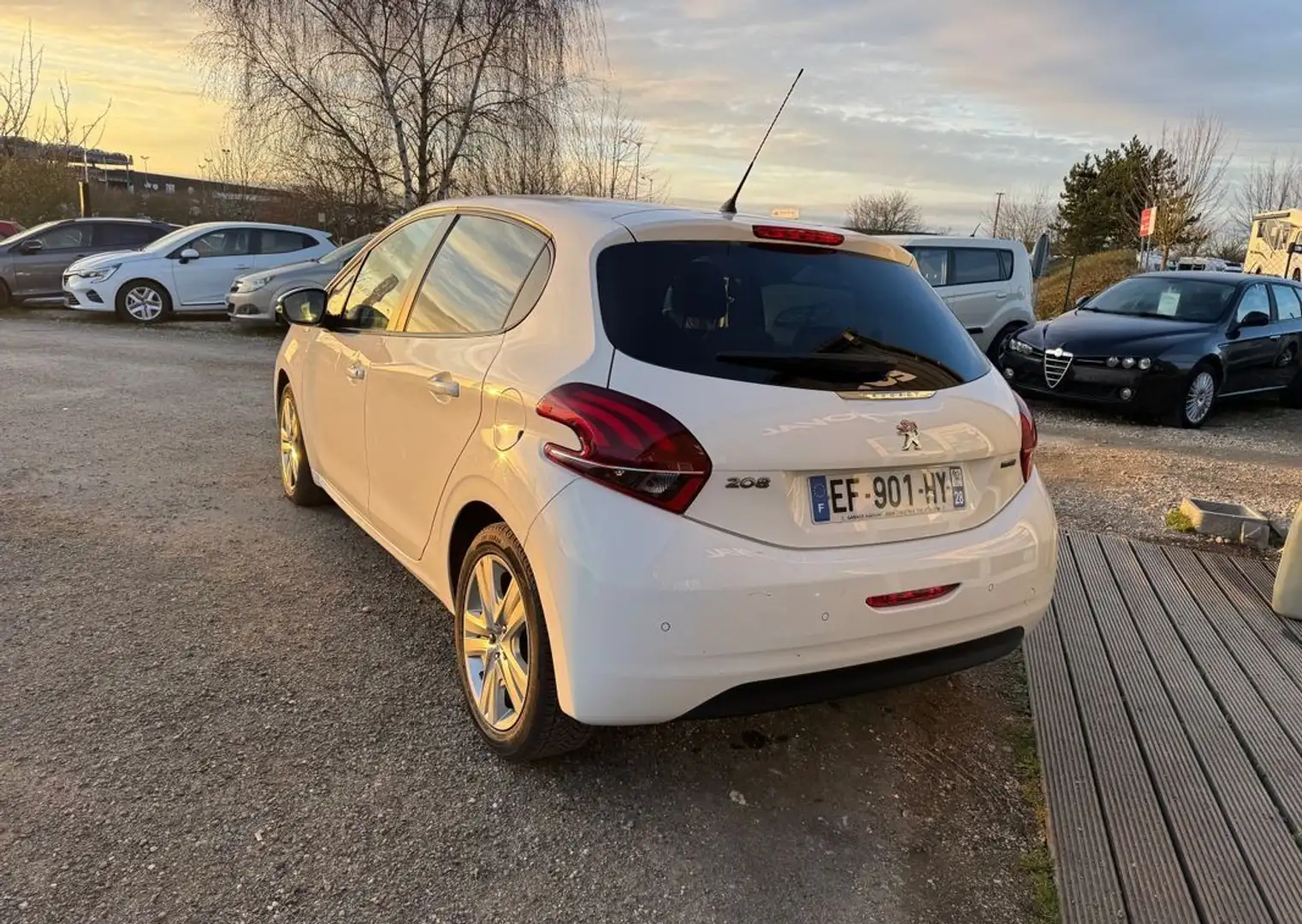 Peugeot 208 1.6 blue hdi 75ch style 5p Blanc - 2