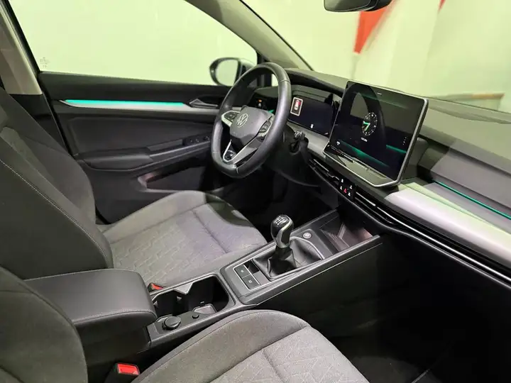 Volkswagen Golf 2025, foto 6