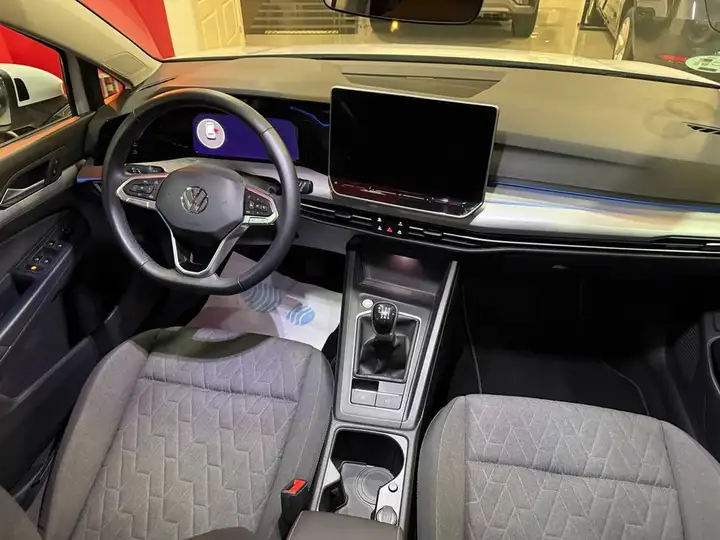 Volkswagen Golf 2025, foto 15