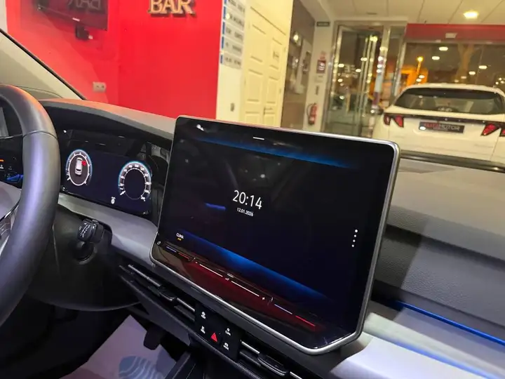 Volkswagen Golf 2025, foto 8