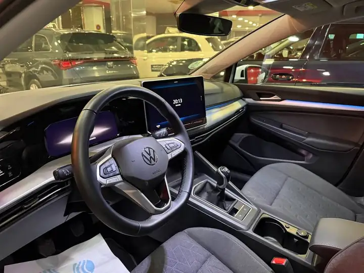 Volkswagen Golf 2025, foto 12