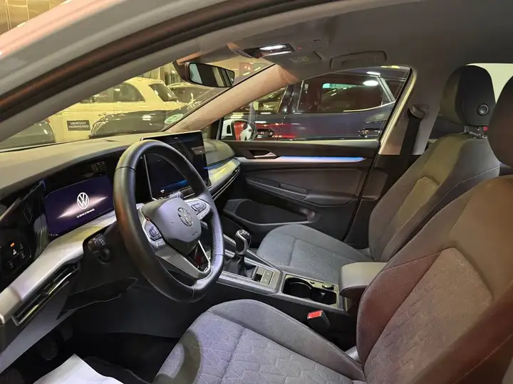 Volkswagen Golf 2025, foto 10
