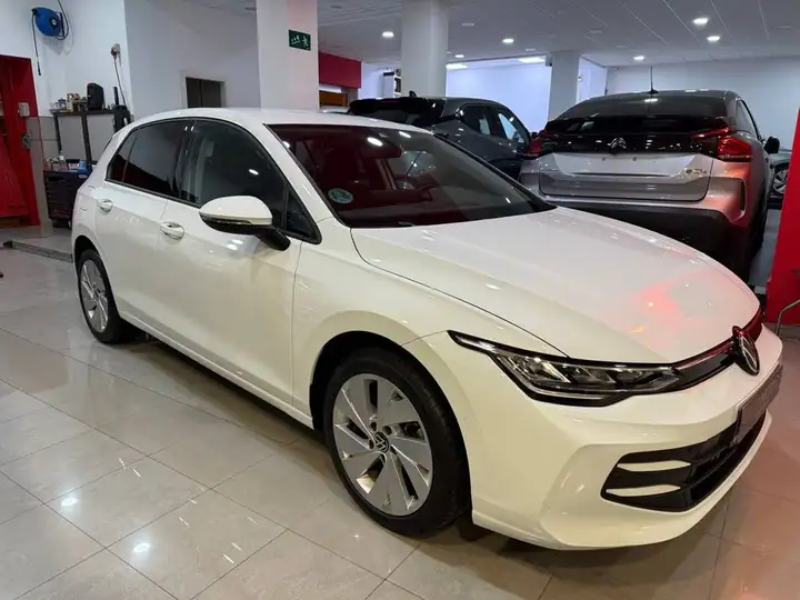 Volkswagen Golf 2025, foto 3