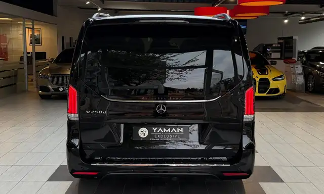 Mercedes-Benz 250 view 7