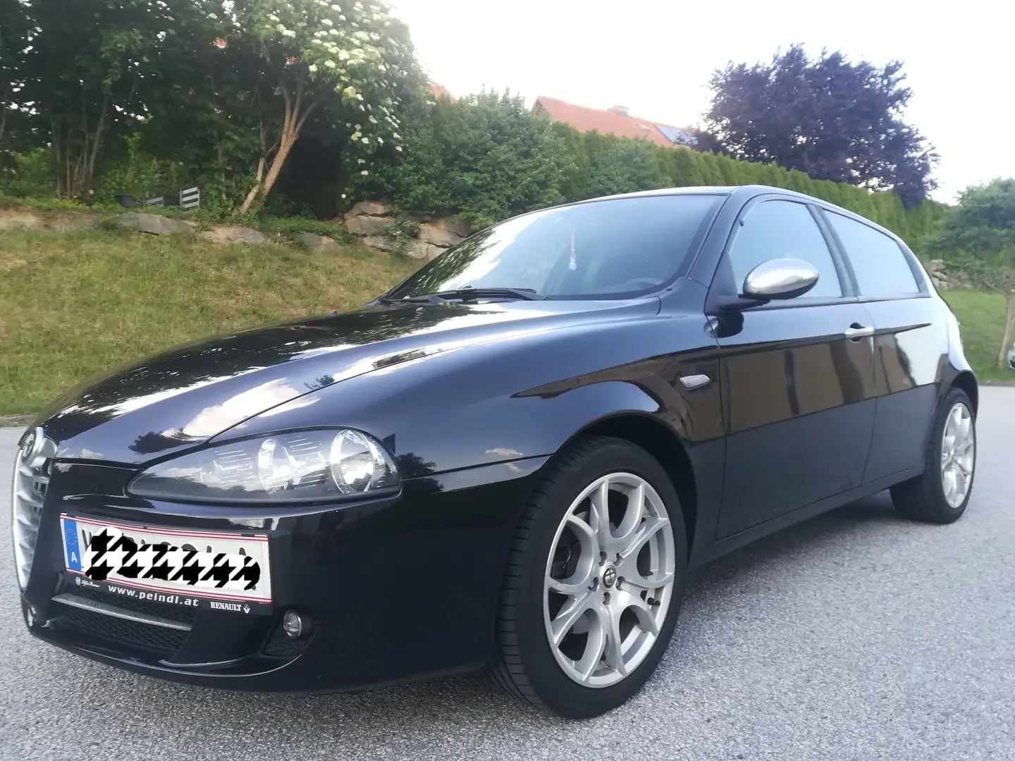 Alfa Romeo 147 Alfa 147 1,9 JTDM Distinctive Distinctive Schwarz - 2