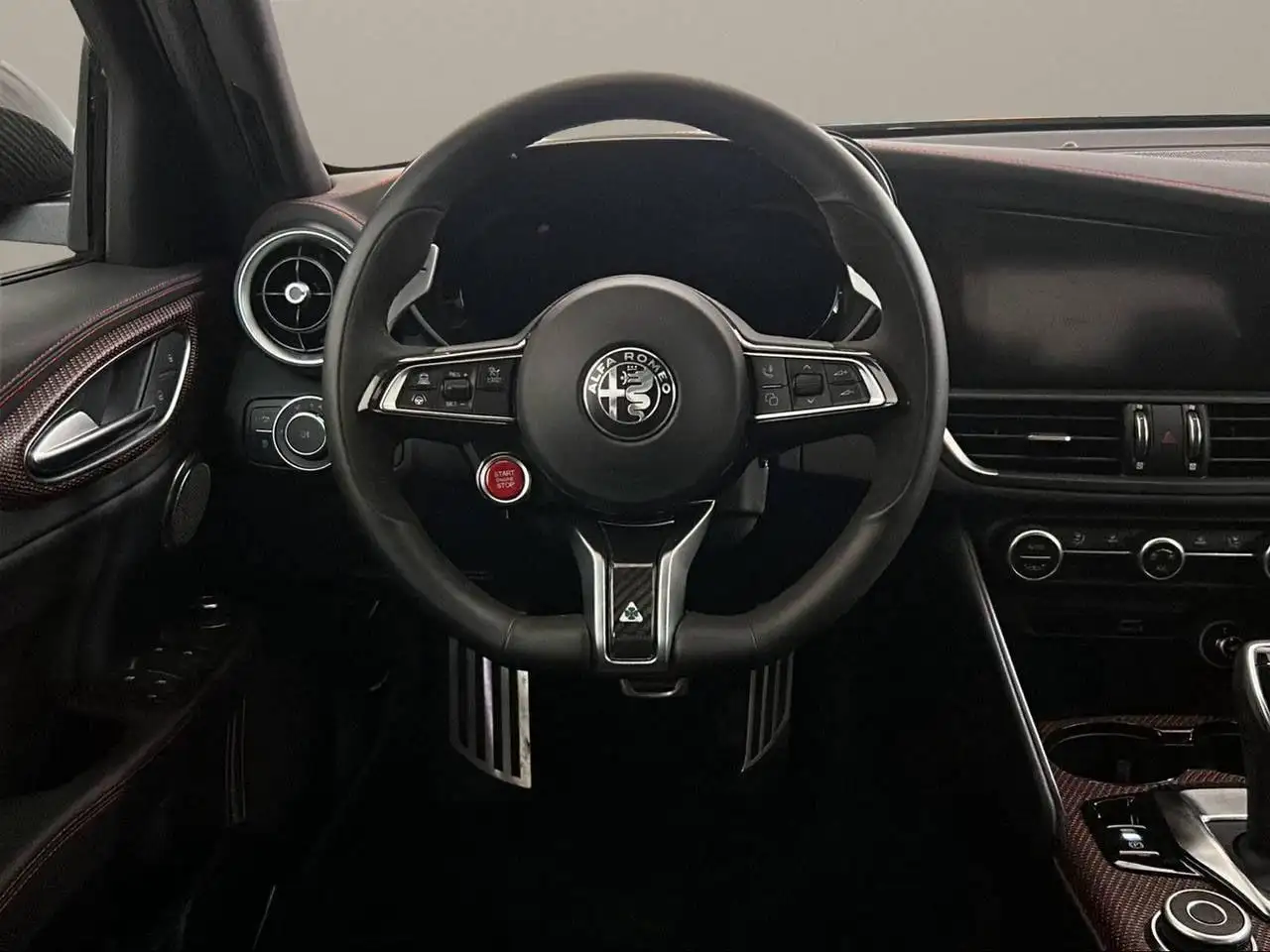 Alfa Romeo Giulia 2024 — фото 16