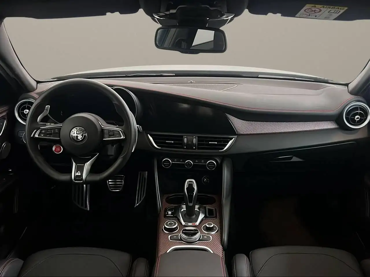 Alfa Romeo Giulia 2024 — фото 15
