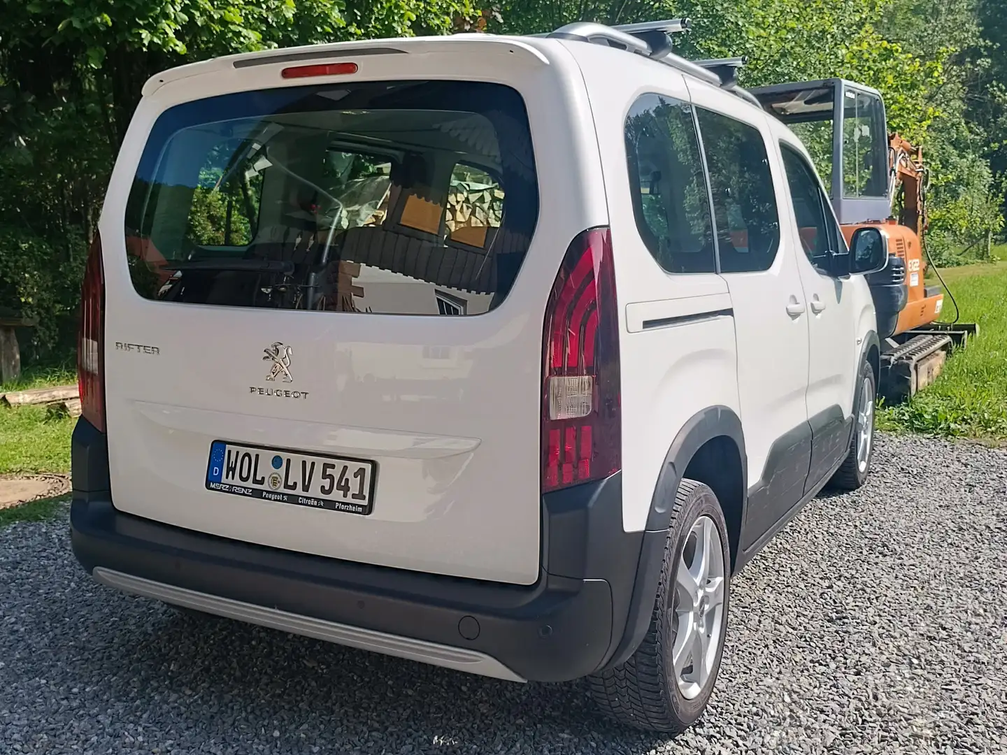 Peugeot Rifter Camper Van - Camping Ausbau mit Bett Weiß - 2