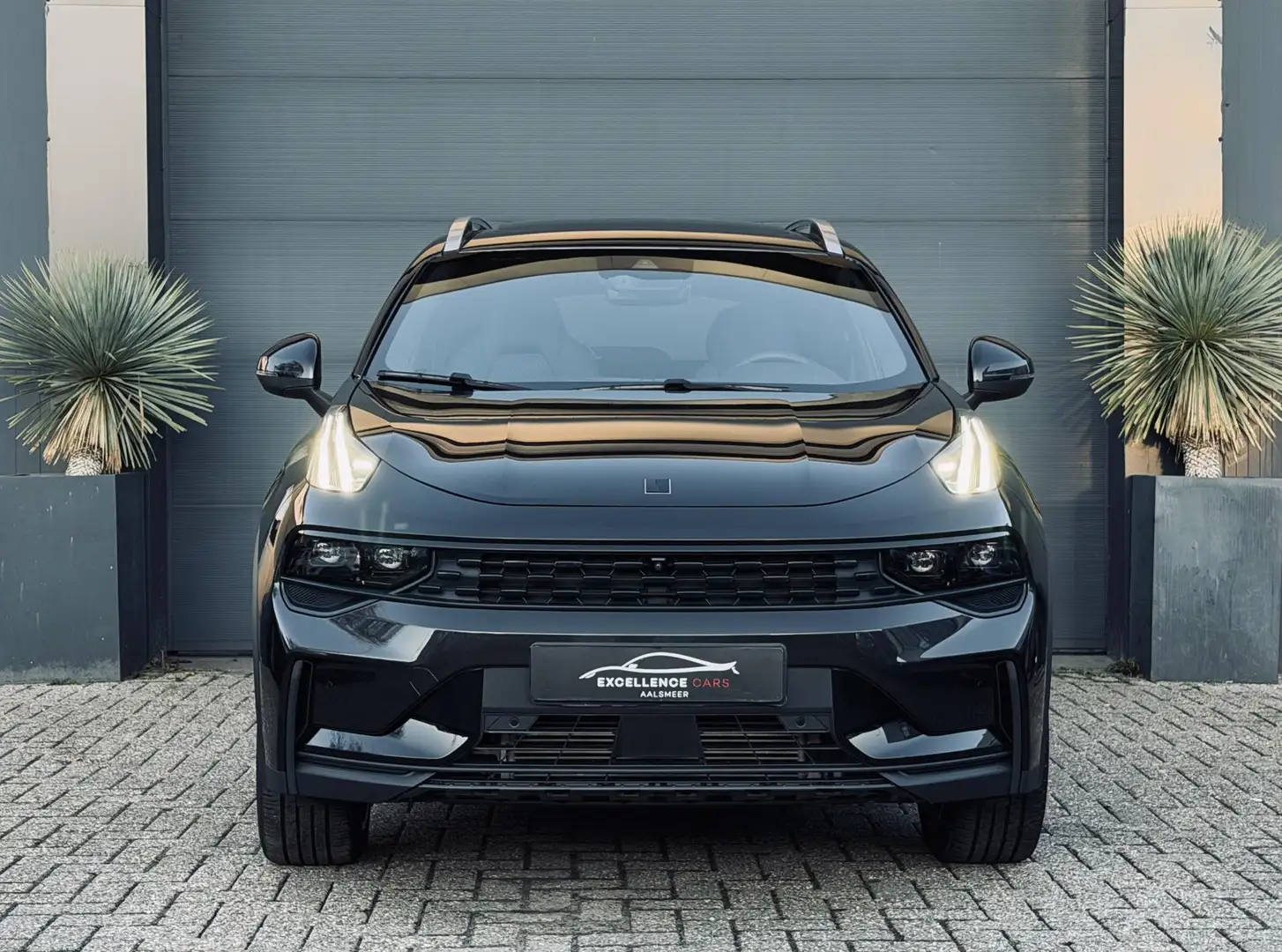 Lynk & Co 01 1.5/Pano/Navi/Camera/AppleCarPlay Schwarz - 2